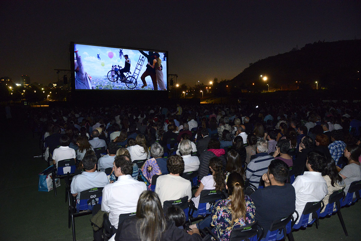 Comenzó el 17° Festival de Cine Wikén de Vitacura en el Parque Bicentenario
